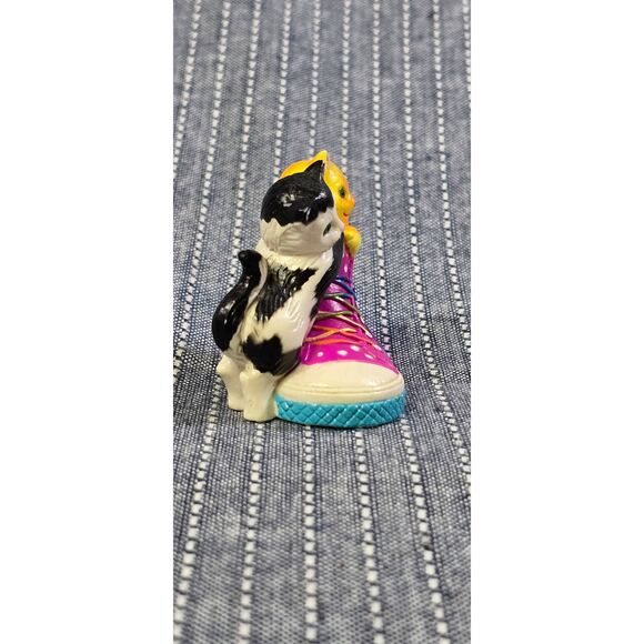 1990s Lisa Frank "Kittens in a Sneaker" PVC figurine - Picture 5 of 10
